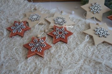Dřevěné vánoční ozdoby hvězdičky s vločkou