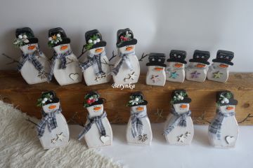 Dřevěný sněhulák se jménem