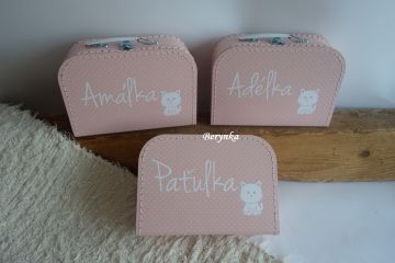 Kufřík se jménem a kočičkou