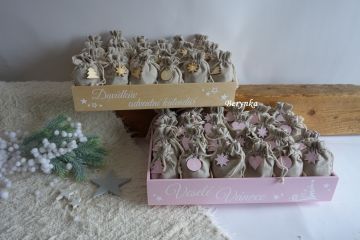 Dřevěný adventní kalendář