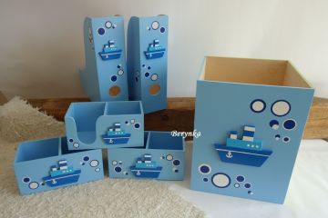 Dekorace s mašinkou a parníkem