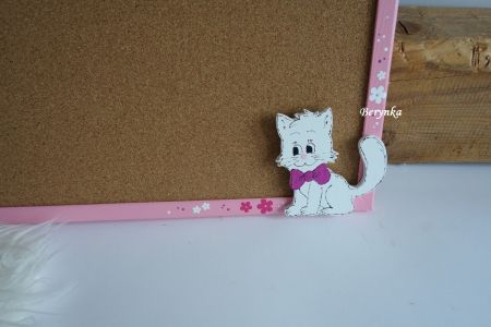 Nástěnka s kočičkou