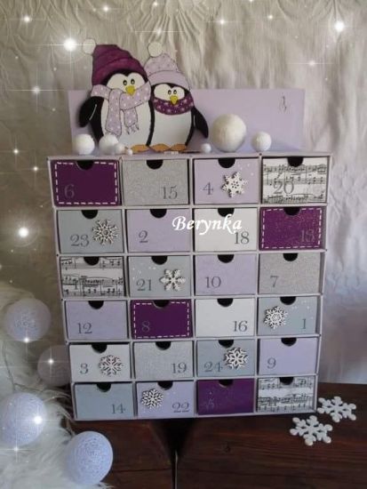 Adventní kalendář fialovo-šedý s tučňáky