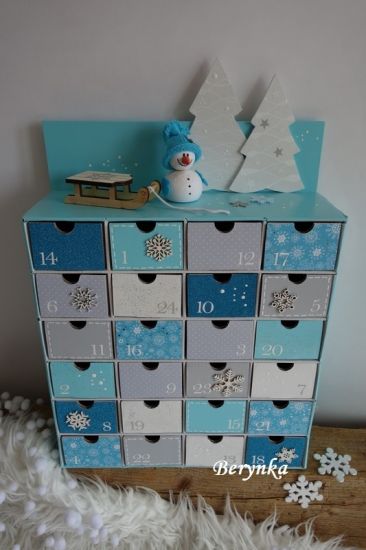 Adventní kalendář tyrkysový se sněhulákem a sáňkami