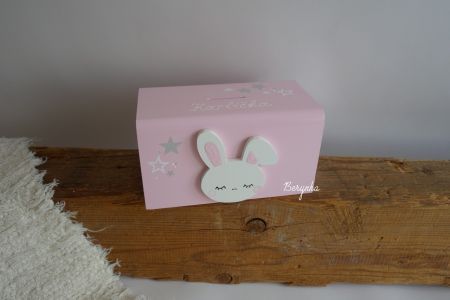 Dřevěná pokladnička s hlavou zajíčka