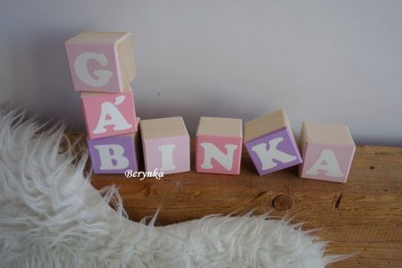 Dřevěné kostičky v pudrově růžové s levandulovou