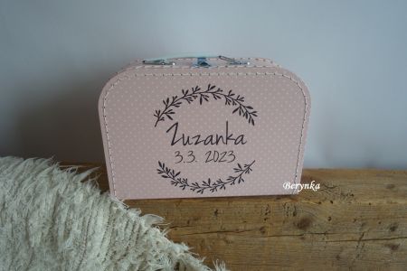 Kufřík s údaji o narození