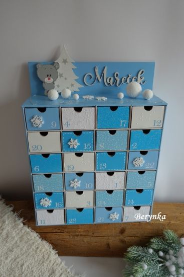 Adventní kalendář modro-šedý s medvídkem