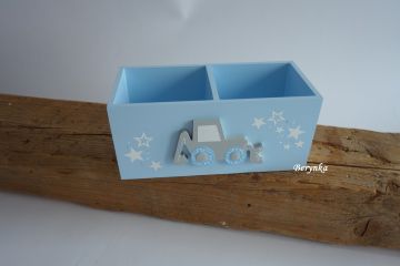 Dřevěný stojánek na tužky s bagrem