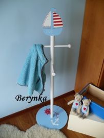 Věšák - němý sluha s lodičkou