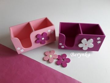 Poznámkové bločky a tužky