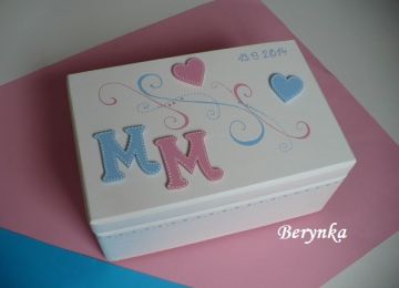 Svatební bedýnka s písmenky a kytičkami