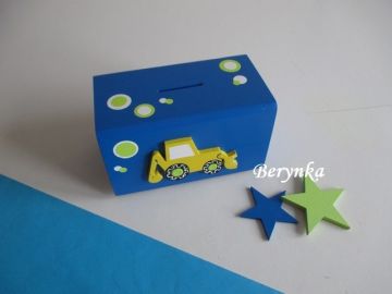 Dřevěná pokladnička s bagrem