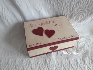 Svatební truhlička se srdíčky