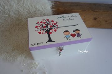 Svatební bedýnka se stromem a postavičkami
