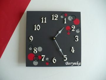 Dřevěné hodiny - ke koberci