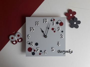 Dřevěné hodiny - ke koberci