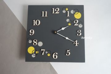 Dřevěné hodiny - ke koberci