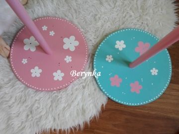 Věšák - němý sluha s kočičkou