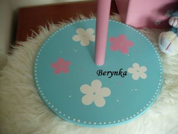 Věšák - němý sluha s kočičkou