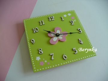 Dřevěné dekorace s nepravidelnou kytičkou