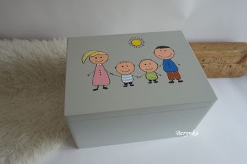 Dřevěná bedýnka s rodinkou