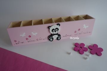 Dřevěný stojánek na tužky s pandou