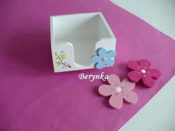 Dvojitý stojánek s kytičkou