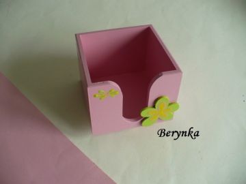 Dvojitý stojánek s kytičkou