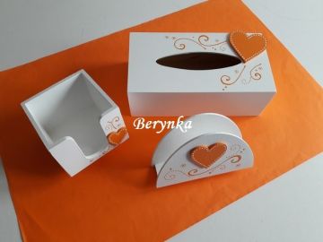 Dřevěné dekorace - bílé s oranžovým srdíčkem