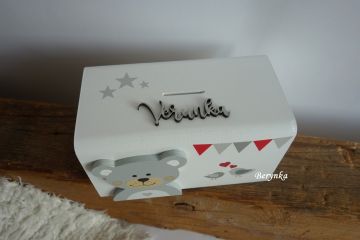 Dřevěná pokladnička v nordic stylu - s medvídkem