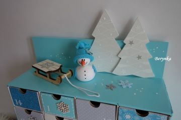 Adventní kalendář tyrkysový se sněhulákem a sáňkami