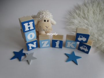 Dřevěné kostičky v modrých odstínech