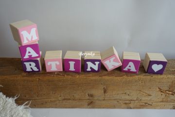 Dřevěné kostičky růžovo-fialové