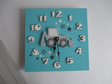 Hodiny s bagrem - kulaté/čtvercové