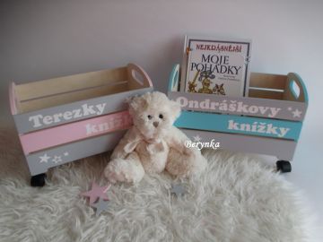 Dřevěná bedýnka na knížky - v různých barvách