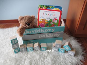 Dřevěná bedýnka na knížky - v různých barvách