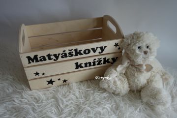 Dřevěná bedýnka na knížky - v různých barvách
