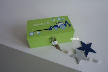 Dřevěná pokladnička s bagrem