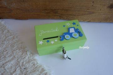 Dřevěná pokladnička s bagrem