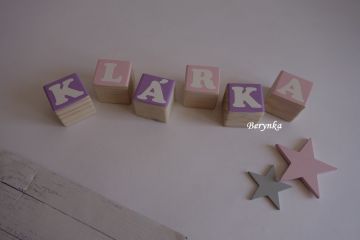 Dřevěné kostičky v pudrově růžové s levandulovou