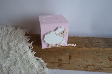 Dřevěná pokladnička s ovečkou