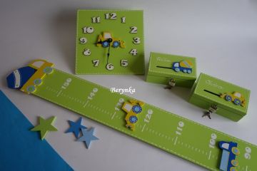 Dřevěné dekorace - zelené s dopravními prostředky