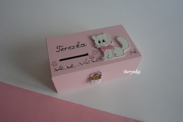 Dřevěná pokladnička s kočičkou