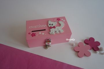 Dřevěná pokladnička s kočičkou