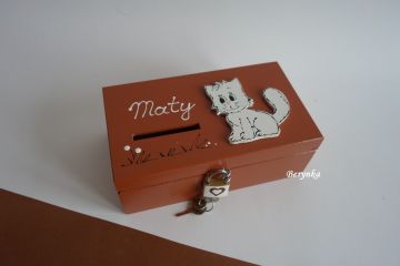 Dřevěná pokladnička s kočičkou
