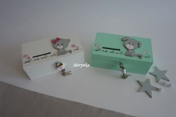 Dřevěná pokladnička se štěňátkem