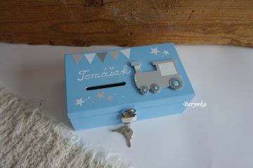 Dřevěná pokladnička s mašinkou