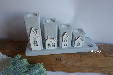 Adventní svícen stupňovitý s bílými domečky - různé barvy