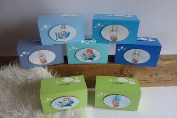 Dřevěná pokladnička s obrázky